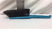 D2) BRISTLE BRUSH