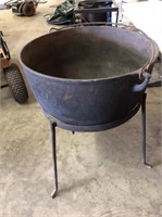 POT, CAST IRON, 22" WITH STAND