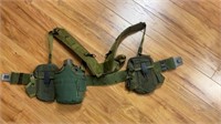 F1)US Army combat set. Comes with adjustable belt,