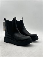 NEW Size 7 Black Classic Ankle Boot Chucky Sole