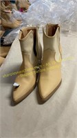 Universal thread boots, size 6