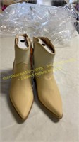 Universal thread boots, size 7.5