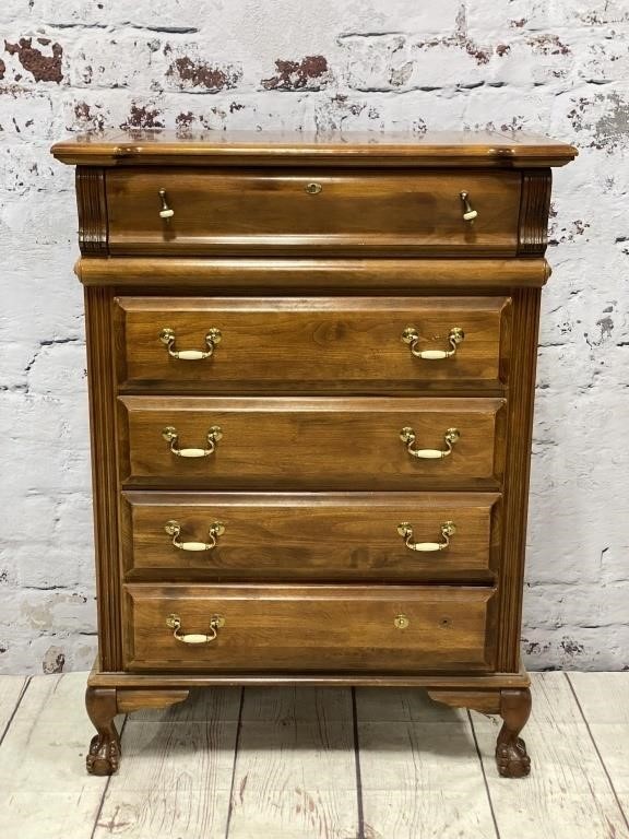 Rock City Furniture MFG Co. Chest of Drawers