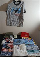 W - MIXED LOT OF GRAPHIC TEES (I61)