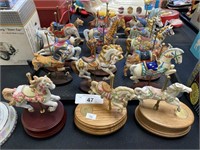 Lot of 18 carousel figurines.