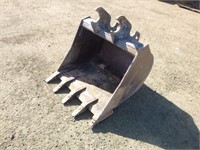 30" Mini Excavator Bucket w/ Teeth