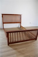 QUEEN SIZE SHAKER STYLE WOODEN BED FRAME