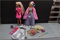 Plastic Box w/lid contains 2 Barbies w/accessories