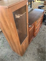 Lot of 2 wooden cabinets, one is an entertainment