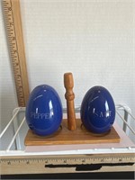 Eggs and stand