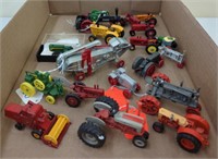 1/64 Antique Tractor Assortment