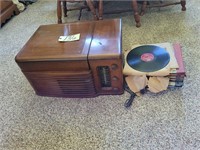 VINTAGE PHILCO RADIO & RECORD PLAYER