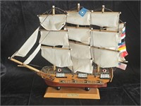 VTG HANDMADE REPLICA U.S.S CONSTITUTION SHIP