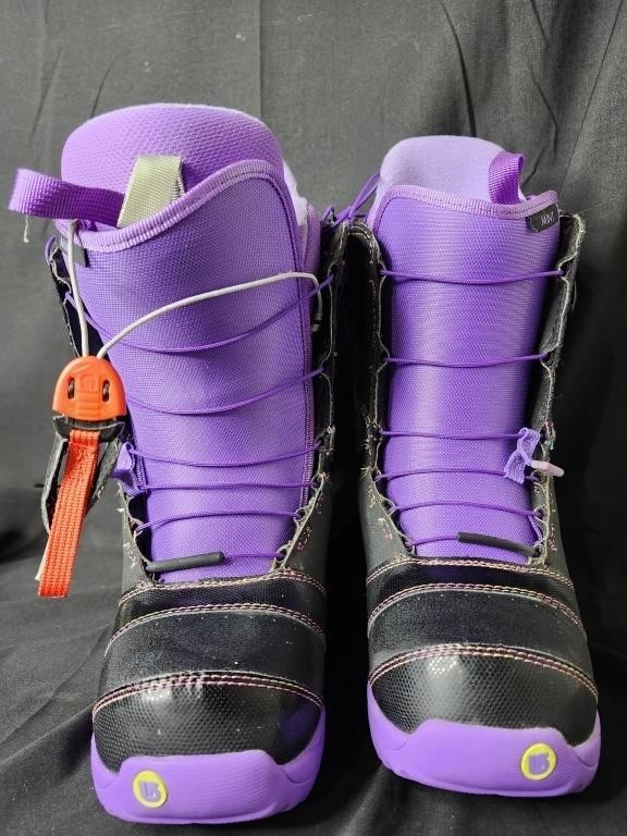 Women's Size 6 Burton True Fit Snowboard Boots