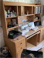 LARGE DESK / HUTCH UNIT WO CONTENTS