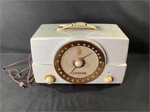 Zenith Model K725 Radio