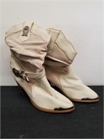 Size 6 medium women's heel boots
