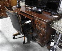 Very Nice Riverside Furniture Co. six drawer