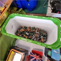 TUB OF PLASTIC SOLDIERS