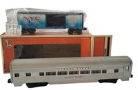 TWO VINTAGE LIONEL TRAIN CARS