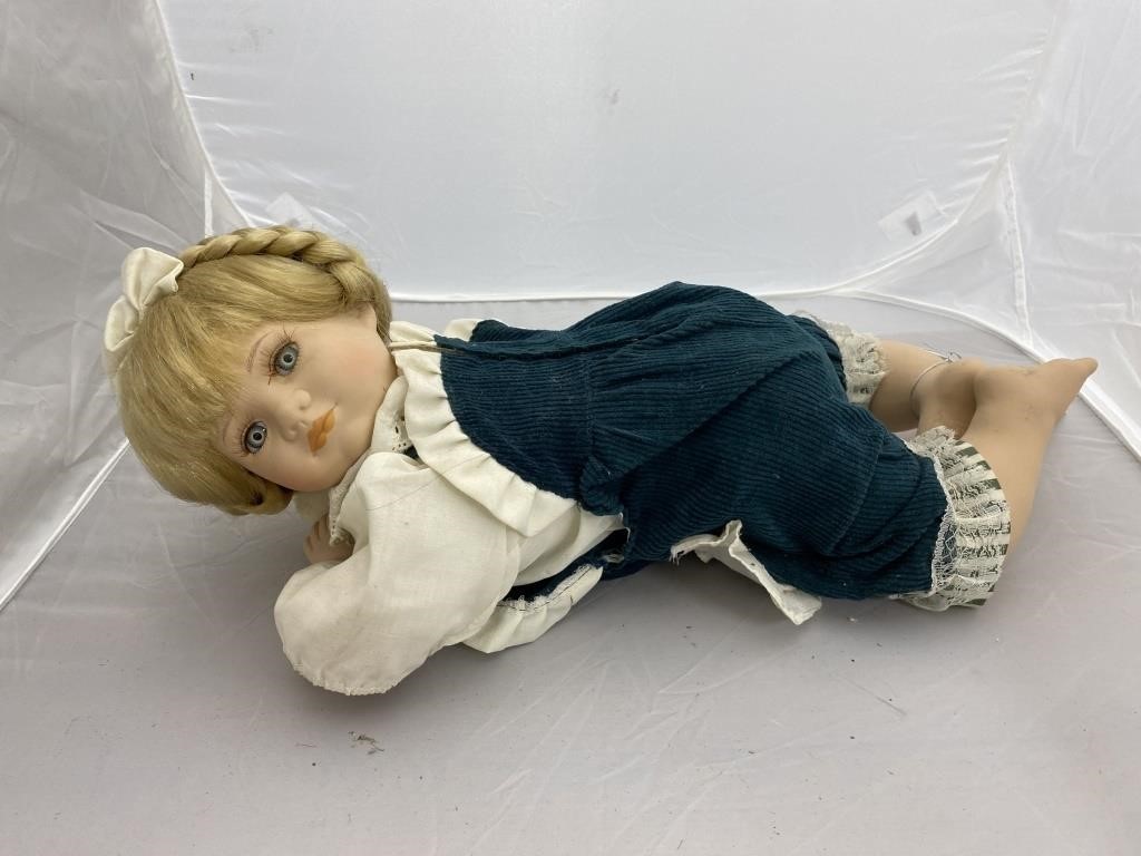 Porcelain Doll - missing arm