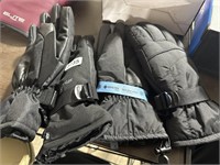 Lot of 2 winter gloves