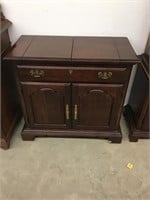 Gorgeous American Drew server with lift top. 37 x