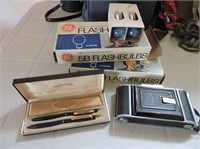 Braun Praxar camera, flash bulbs & Schaefer pen t