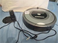 I ROBOT ROOMBA SWEEPER W/ CHARGER