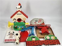 ASSORTED LOT OF VINTAGE SNOOPY COLLECTIBLES