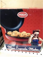 NIB mini cupcake maker