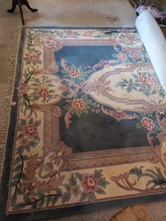 Rug approx 8x10