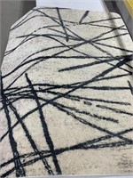 AREA RUG 63x47IN USED