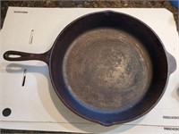 Cast iron skillet frying pan