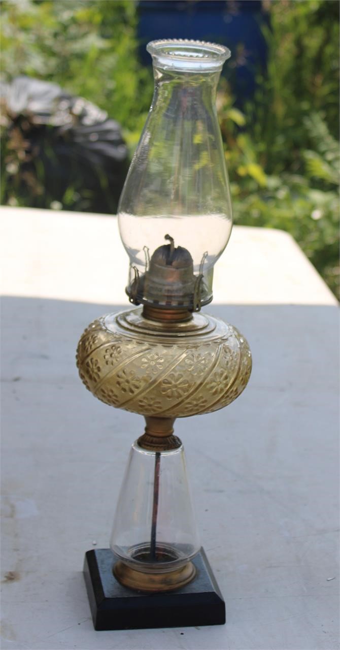 Vintage Oil/Kerosene Lamp
