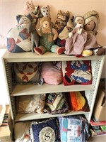 Lot of Vintage Pillows & Stuffed Figures Cats