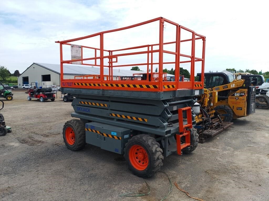 Skyjack SJ7027 Rough Terrain Scissor Lift