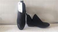 Women’s faux leather booties sz 6