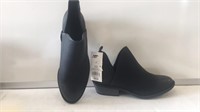 Women’s faux leather booties sz 6