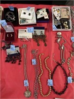 SELECTION OF COSTUME JEWELRY: NECKLACES,
