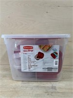 64 piece Rubbermaid takealongs- new