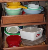 SELECTION OF PLASTIC WARE