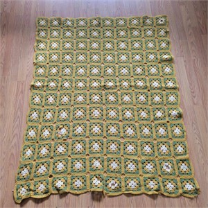 Vintage Knitted Quilt 45" x 55"
