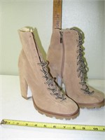 Like New Faux Fur Lined Suede Tan Boots Size 10