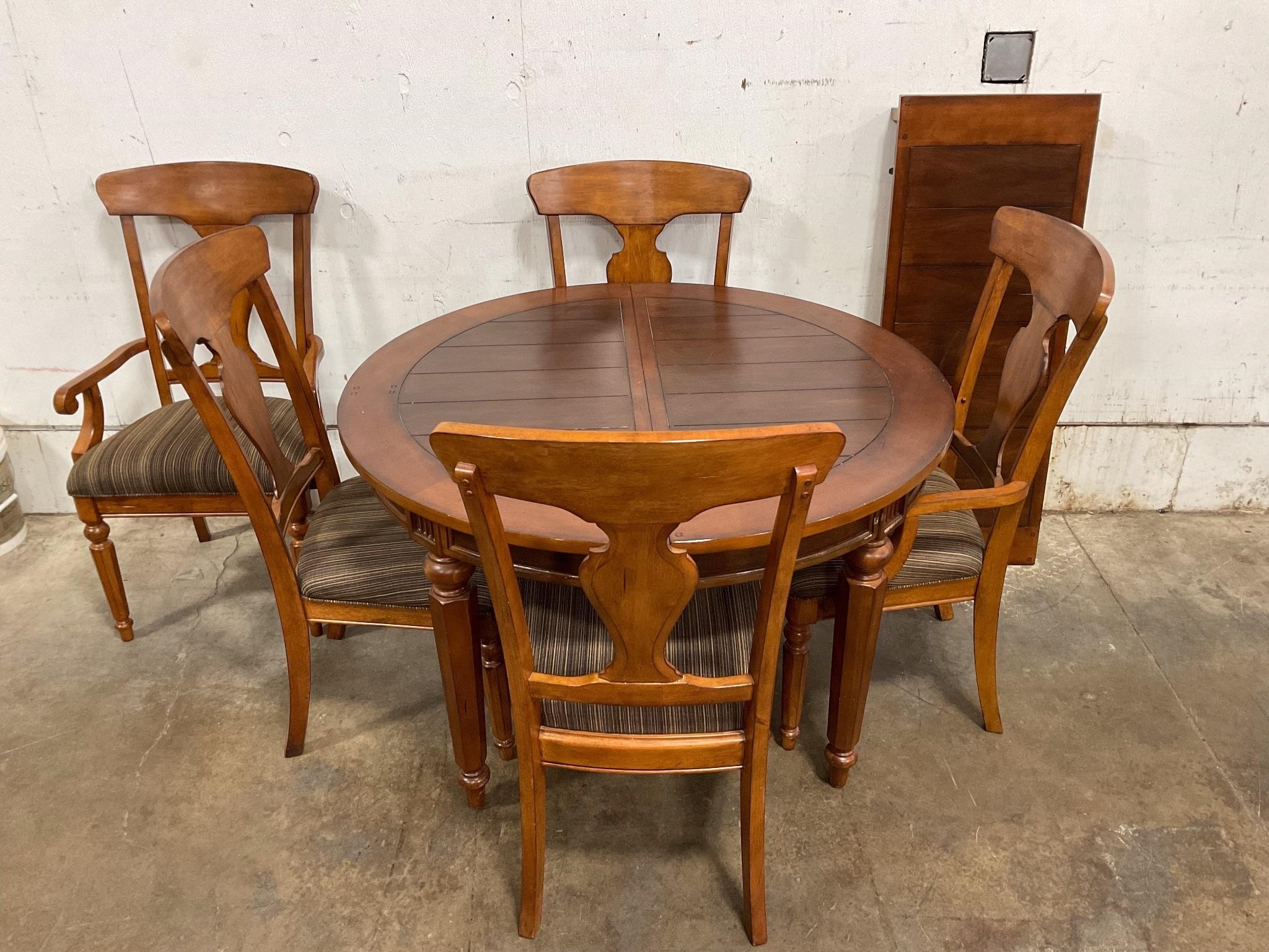 Dining Room Table w/ Chairs