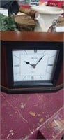 Bulova mantel clock 7.5x10in