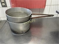 2 Alumin Sauce Pots ~9 x 5