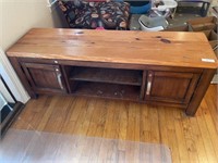 Wood Bench (2 shelves & 2 drawers)