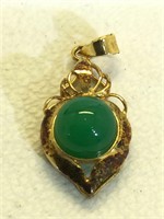 18K Gold and Jade pendant - 1 in tall - 1.8g TW