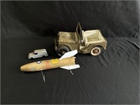 Lot of three vintage toys shown
